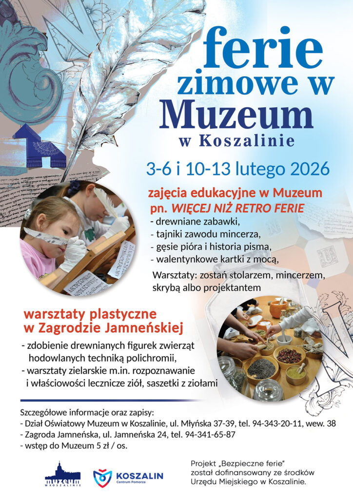Plakat „Ferie zimowe w Muzeum w Koszalinie”. Zajęcia edukacyjne i warsztaty dla dzieci w terminach 3–6 oraz 10–13 lutego 2026, m.in. praca z drewnem, pismo, mincerstwo i warsztaty zielarskie. Na plakacie grafika pióra oraz zdjęcia dzieci podczas zajęć.