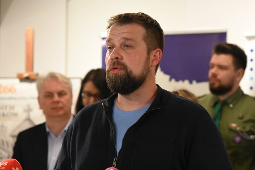 Jeden z organizatorów opowiada o wydarzeniach przygotowanych na tegoroczną Noc Muzeów przez Studio Historyczne Huzar (kliknięcie powiększy zdjęcie).